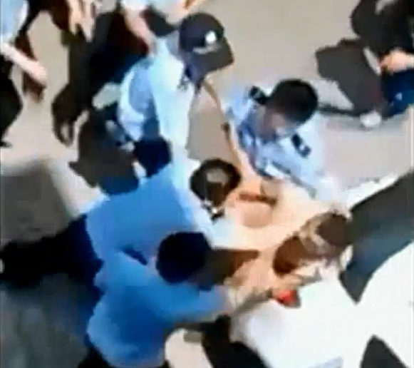 Police brutality during pipeline protests in Qidong, China