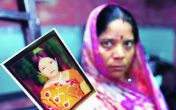 Sushma Pandey's Mother with her photo