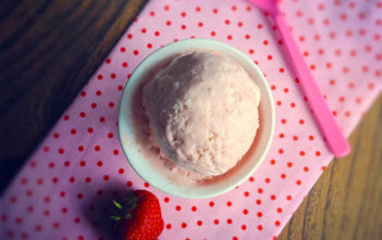 Strawaberry and clotted cream ice cream