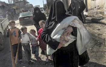 Syrian women and their children flee the violence in the northwestern city of Sermin
