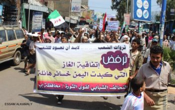 Protesters marching in Ibb over the country's gas agreement