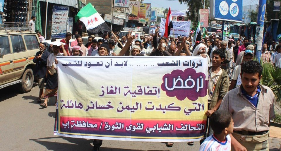 Protesters marching in Ibb over the country's gas agreement
