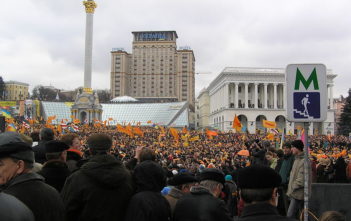 Orange-clad demonstrators gather in the Independence Square in Kiev on 22 November 2004