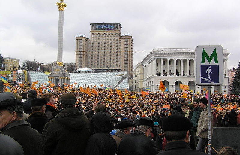 Orange-clad demonstrators gather in the Independence Square in Kiev on 22 November 2004