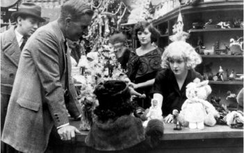 William Desmond Taylor filming Top of New York (1921)