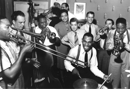 Lips Page, Billie Holiday, Cozy Cole and others jam in 1939