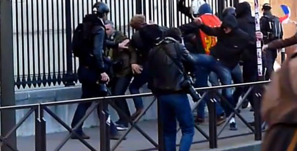 Violent skirmished at protest against gay marriage in Paris, France
