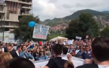 Thousands protest on the streets in Bosnia