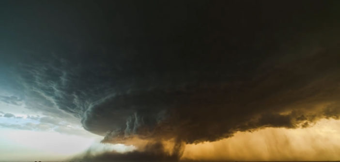 Tiemlapse rotating superstorm