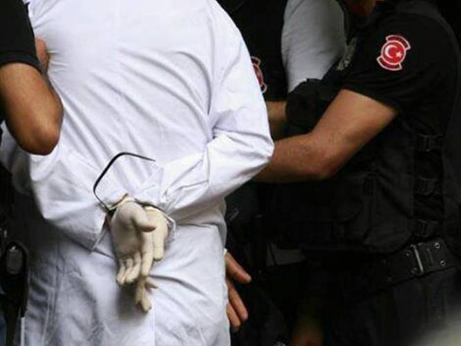 Police arrest volunteer doctors near Taksim Square, Istanbul