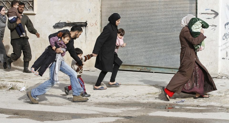Syrian civilians flee from approaching army tanks