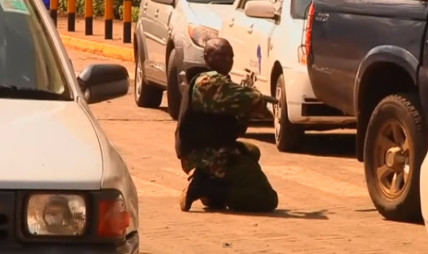 Kenyan military personnel outside the Westgate shopping centre in Nairobi