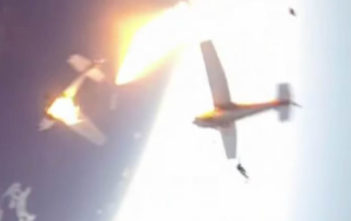 Skydivers escape burning plane