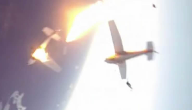 Skydivers escape burning plane