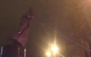 Lenin statue torn down in Kiev, Ukraine