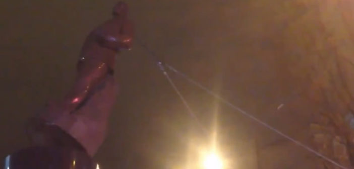 Lenin statue torn down in Kiev, Ukraine