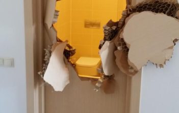 US bobsled athlete breaks down door in Sochi