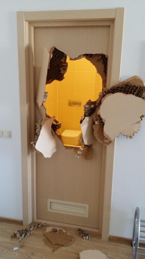 US bobsled athlete breaks down door in Sochi