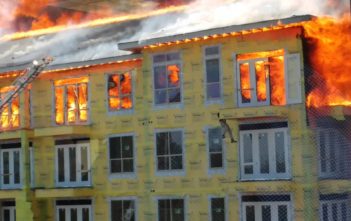 Dramatic escape form Houston apartment fire