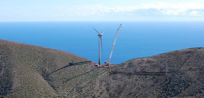 Construction of a wind turbine on El Hierro, Canary Islands