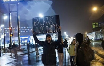 Cleveland police shoot boy with replica gun