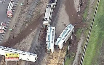 Metrolink train derails in Oxnard, California