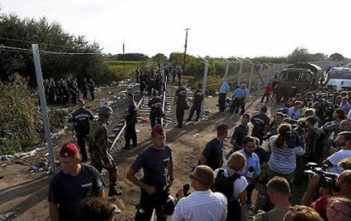 Hungary seals Serbia border