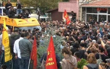 Thousands mourn Ankara bomb victims